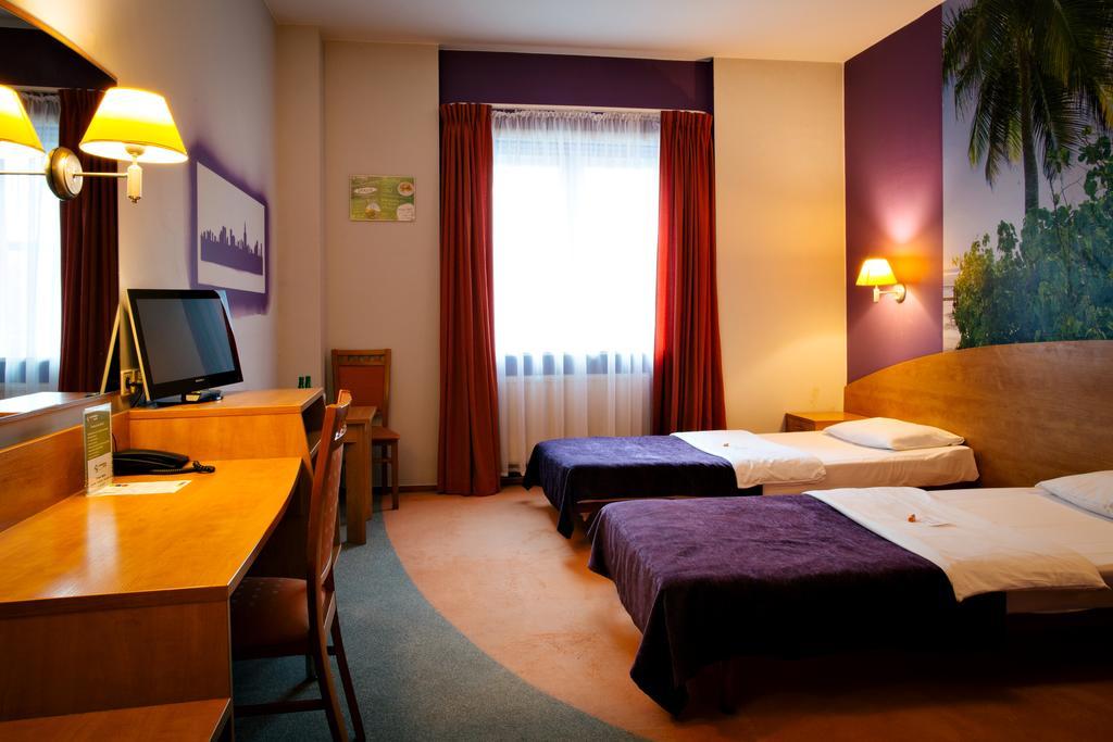 Comfortbiznes Pruszków Kültér fotó